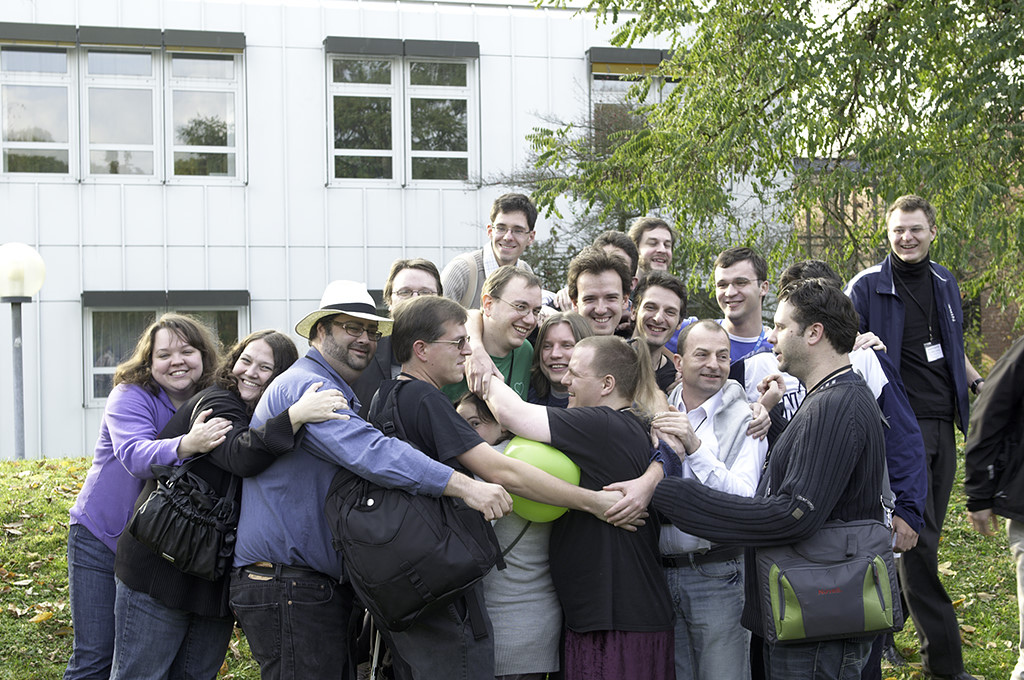 2010 年的集体拥抱